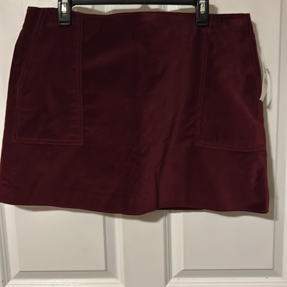 NWT Gap Women's Burgundy Velvet Skirt with Zipper & large front pockets size 16